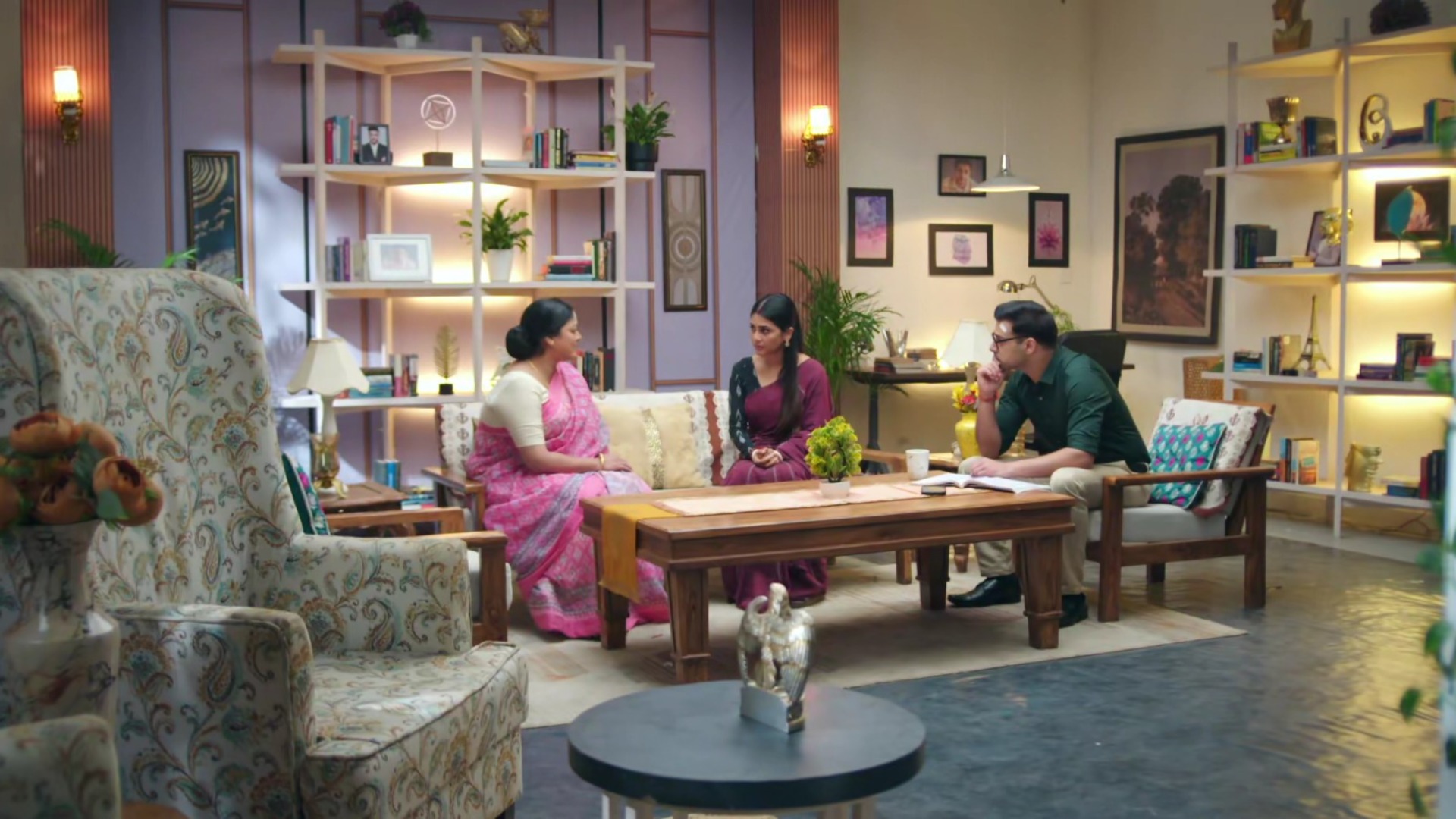 17th September 2025 Ishani Written update:  Pihu attempts suicide ro sabotage Ishani and Anurag, Shashwat rushes to save her