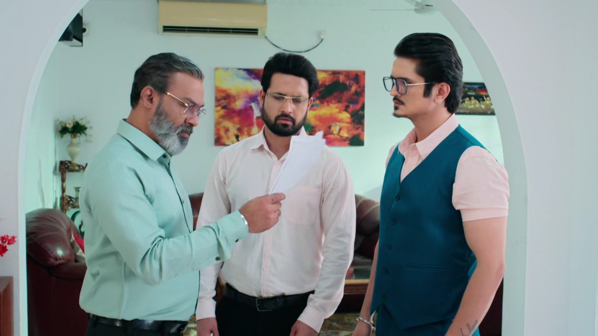 Aarti Anjali Awasthi 30th September 2025 Written update:  Anjali Awasthi Returns, Slaps Yuvraj; Takes Up Kali's Case Against Aarti