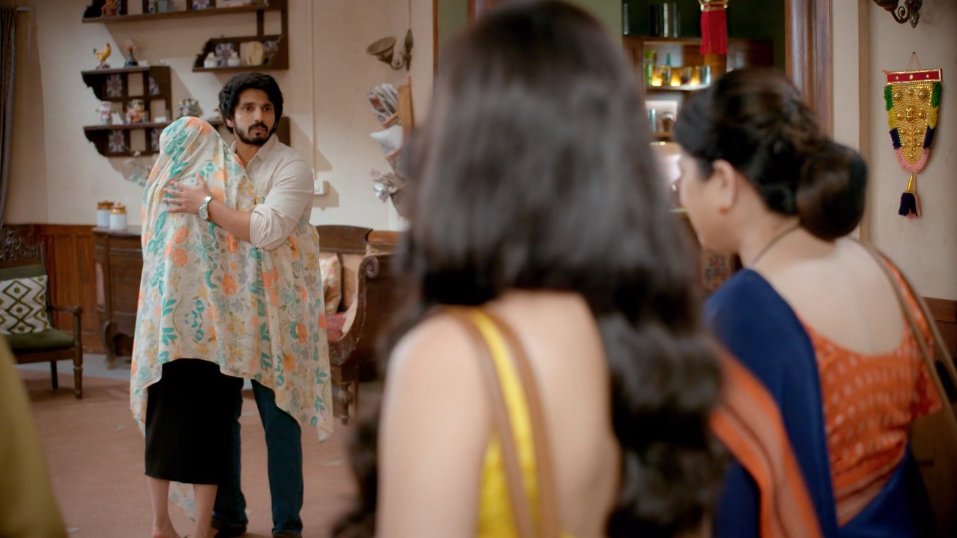 Udne Ki Aasha 24th September 2025 Written update: A New Beginning: Sailee's Entrepreneurial Journey Begins with a Makeover